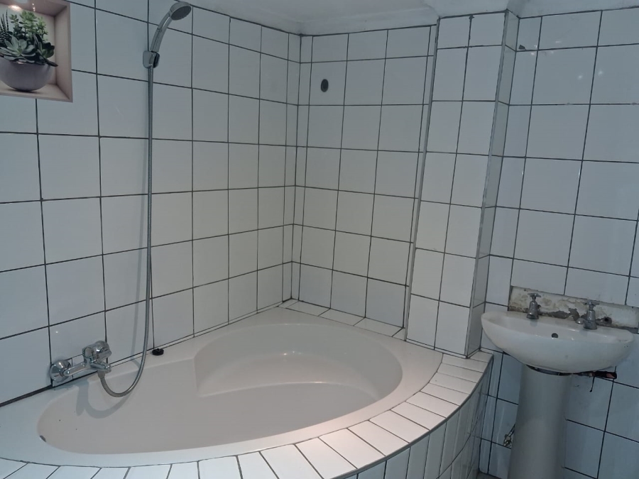 To Let 1 Bedroom Property for Rent in Summerpride Eastern Cape